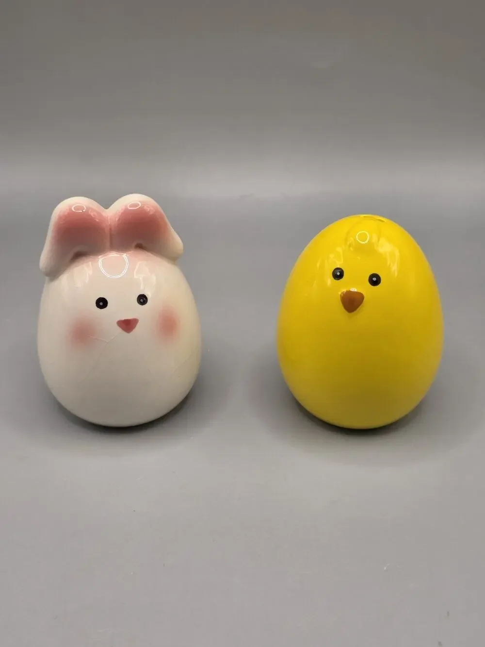 Vintage Easter Salt & Pepper Shakers Egg Shaped Ceramic Bunny Rabbit Yellow...
